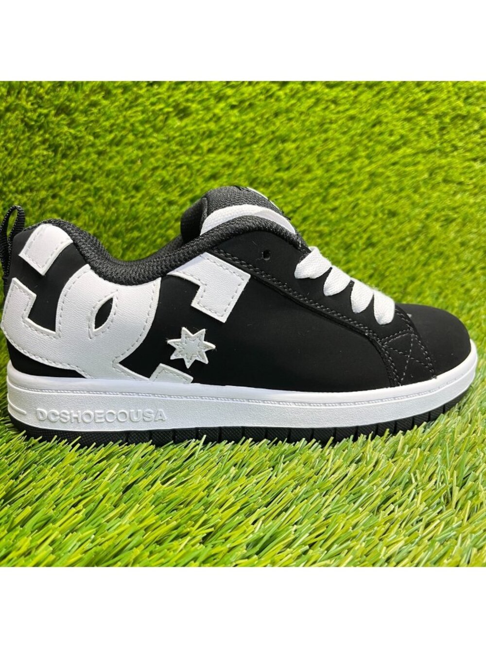 DC Court Graffik Boys Size 4.5Y Black White Athletic Walking Shoes Sneakers